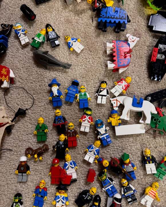 Vintage LEGO Collection Bulk Lot 80s/90s Minifigures, Pirates, Space, Castle etc - Picture 2 of 11